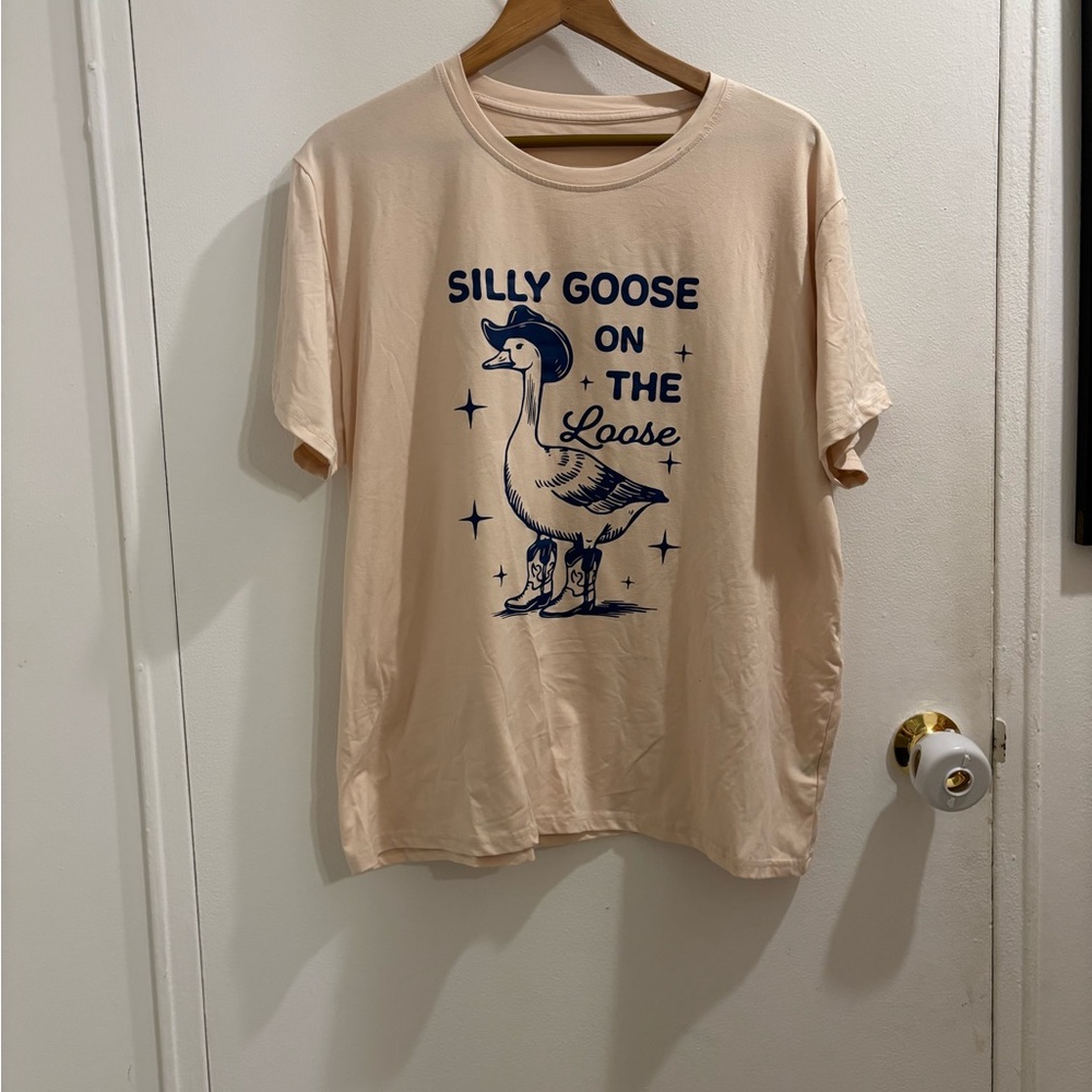 Cream Goose Graphic T-Shirt